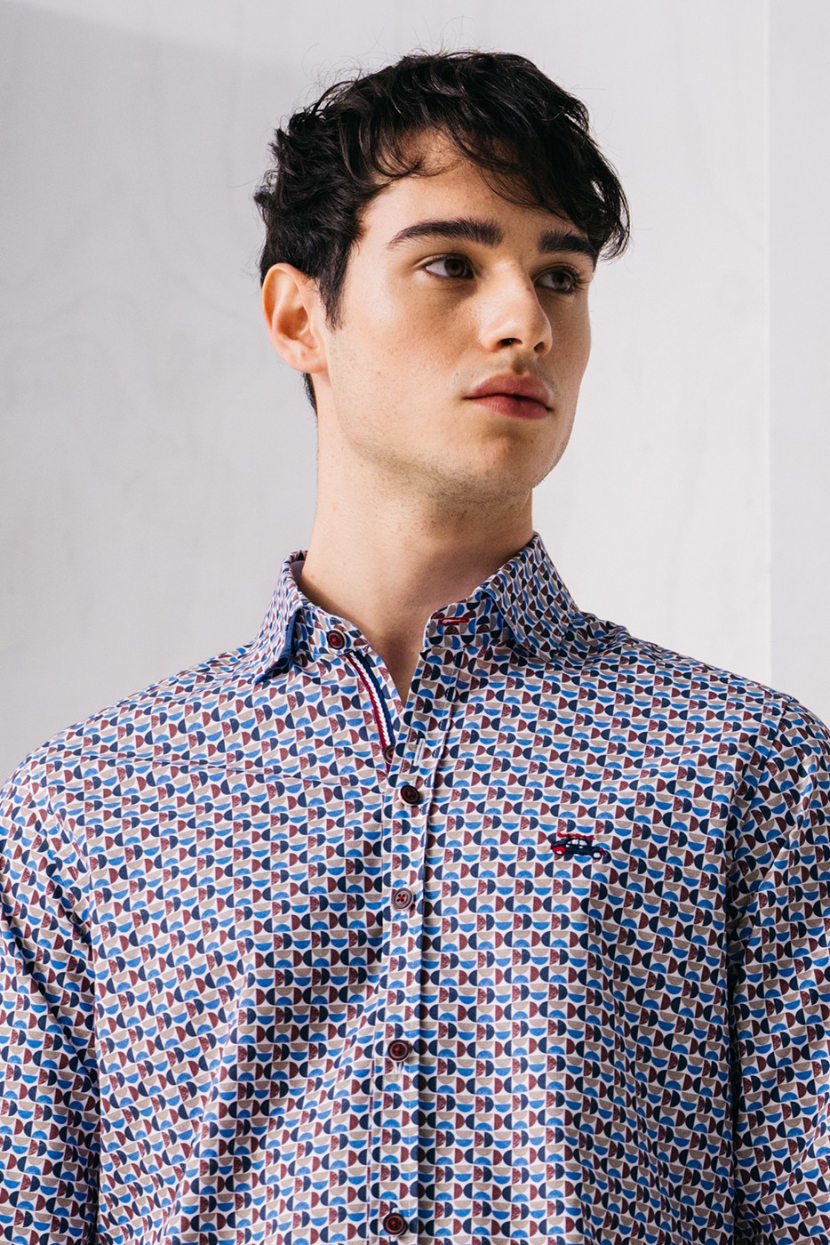 Camisa hombre con estampado geométrico