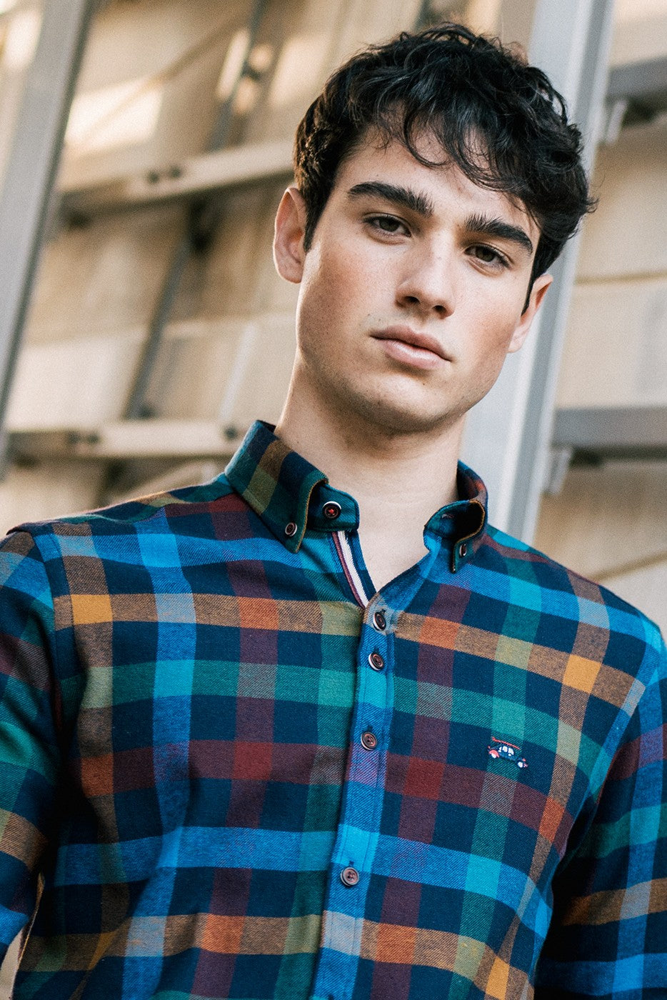 Camisa de ligera franela de cuadros en tonos azules y marrones