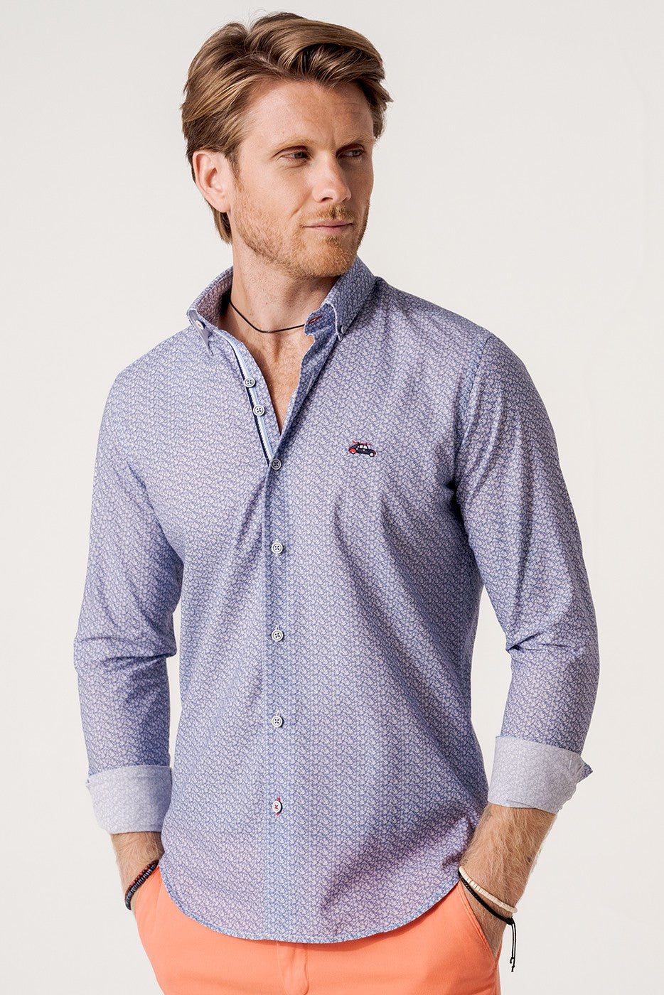 Camisa estampada slim fit mini hojas azul