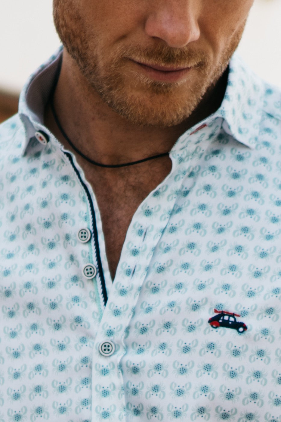 Camisa hombre regular fit estampado cangrejos verdes