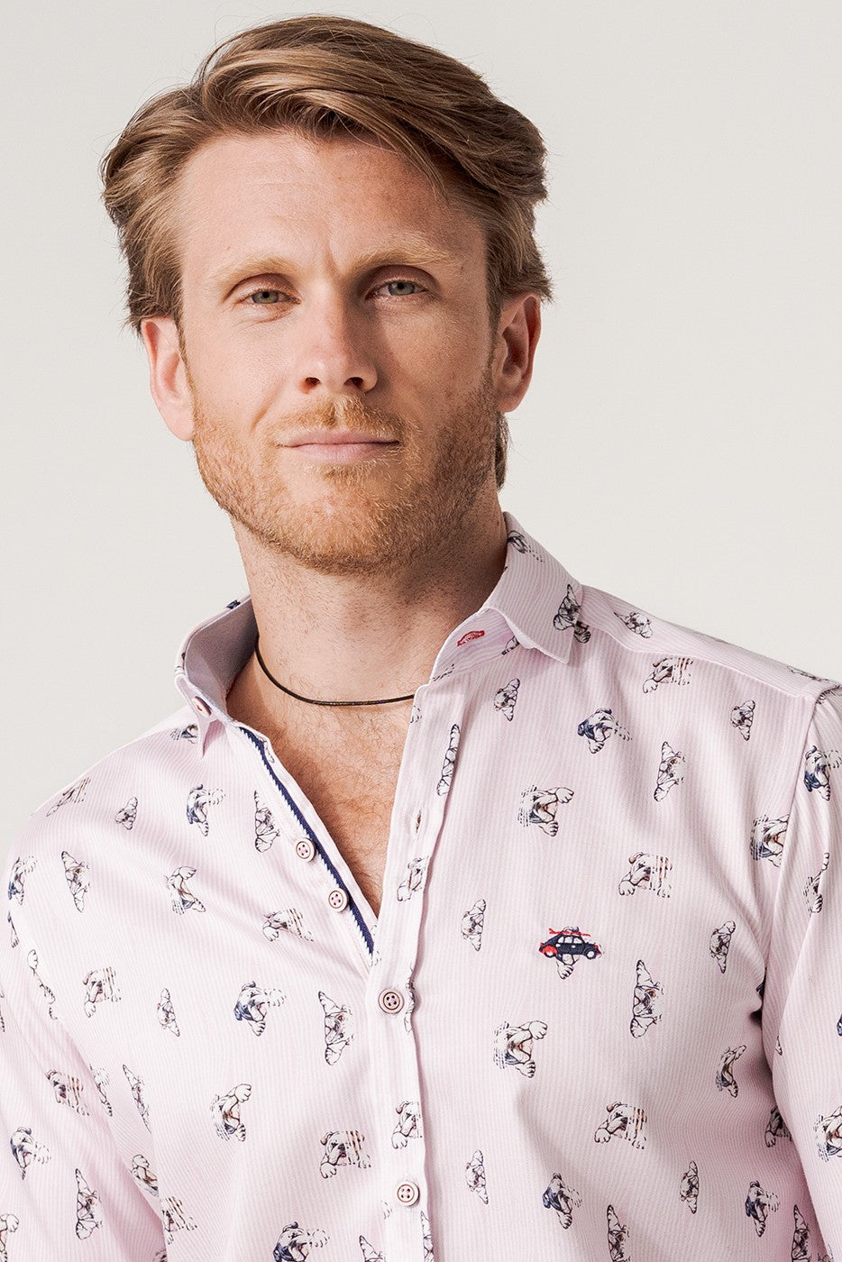 Camisa slim fit perros y rayas rosas
