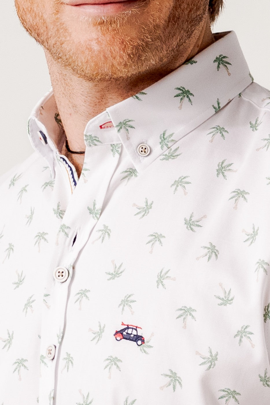 Camisa regular fit palmeras verdes