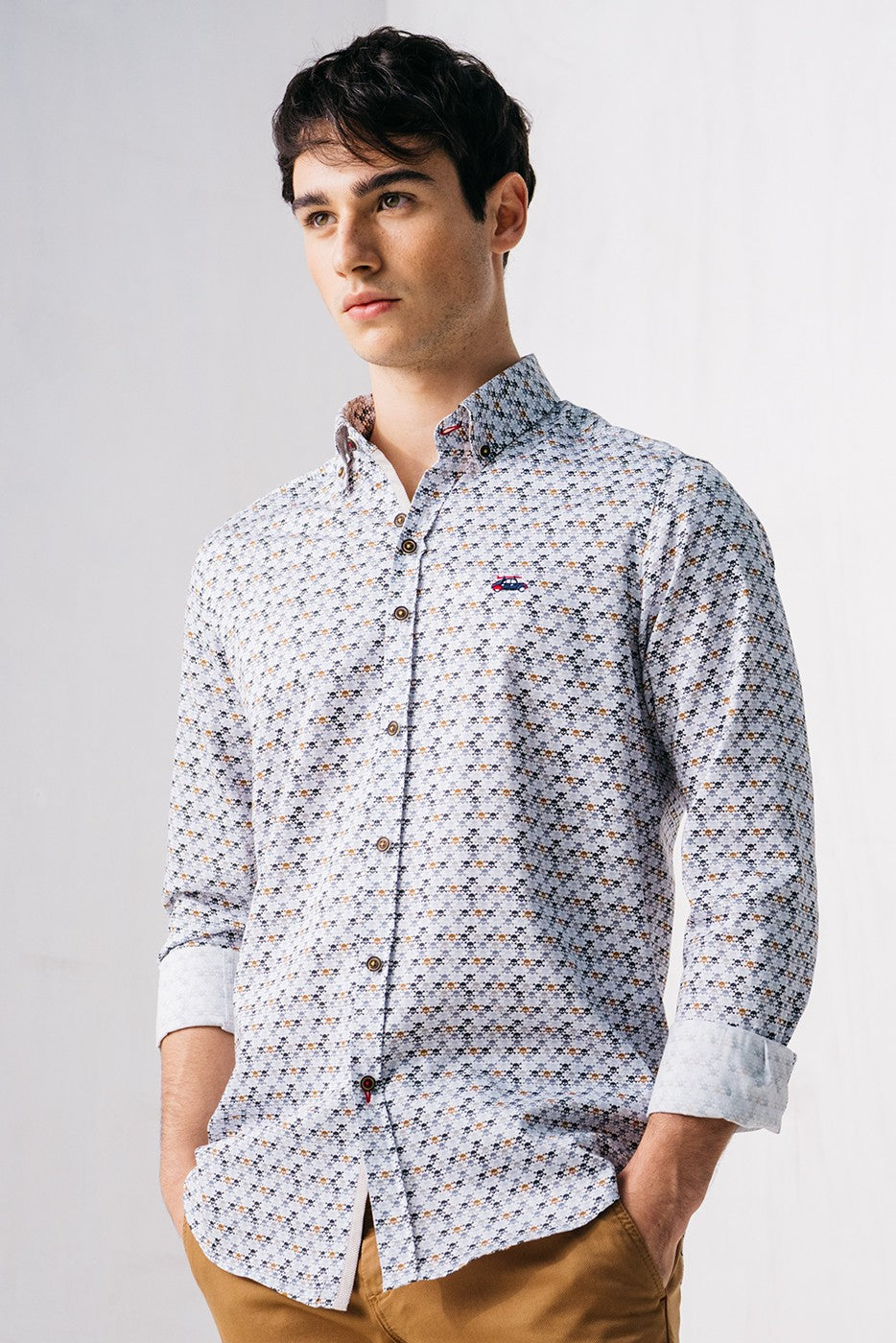 Camisa hombre estampado mini calaveras