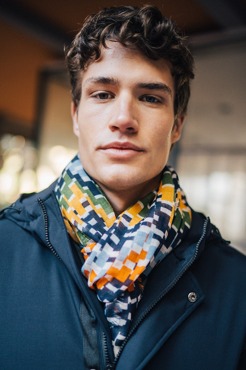 Bufanda fular estampado geométrico multicolor