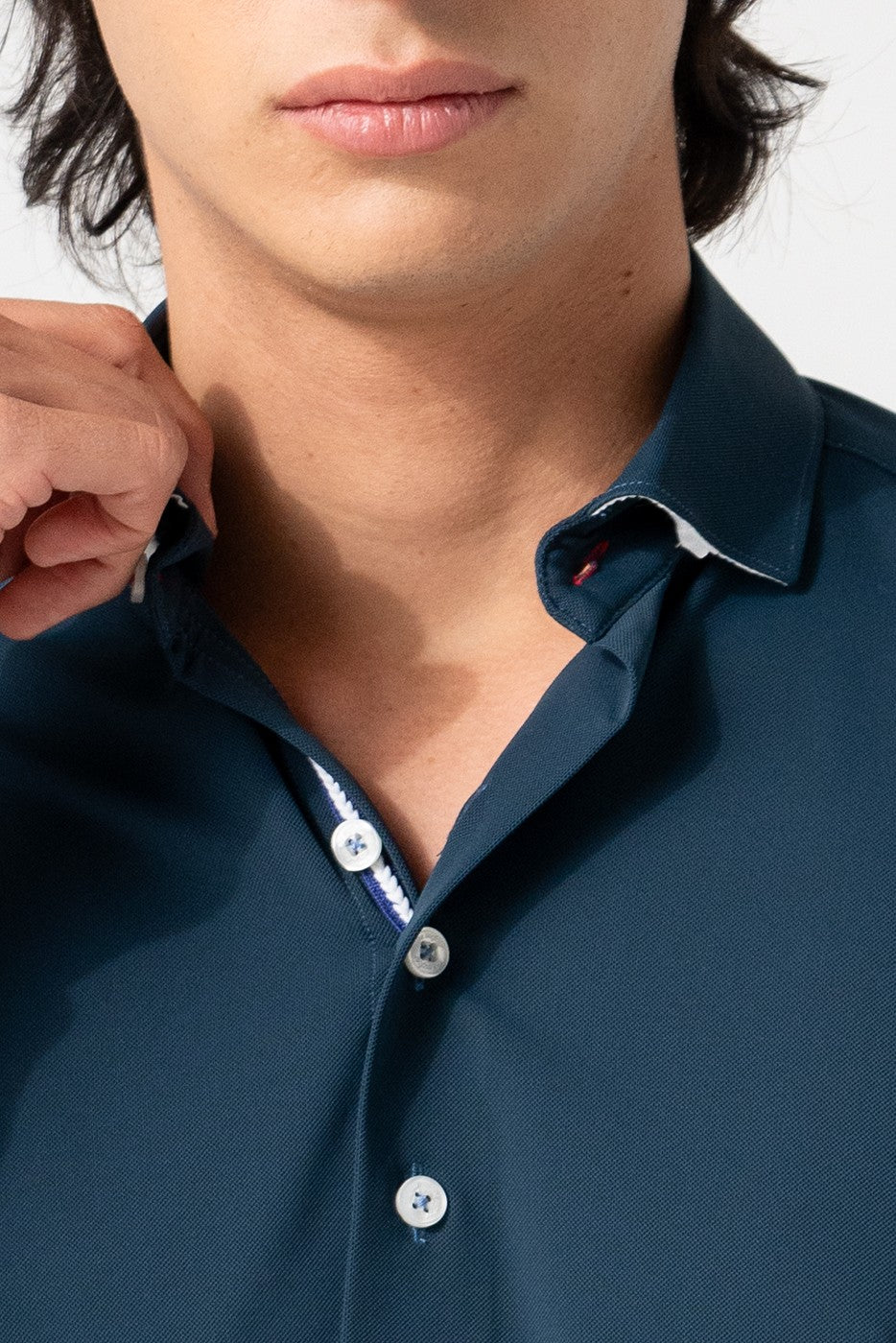 Camisa hombre marino tejido técnico