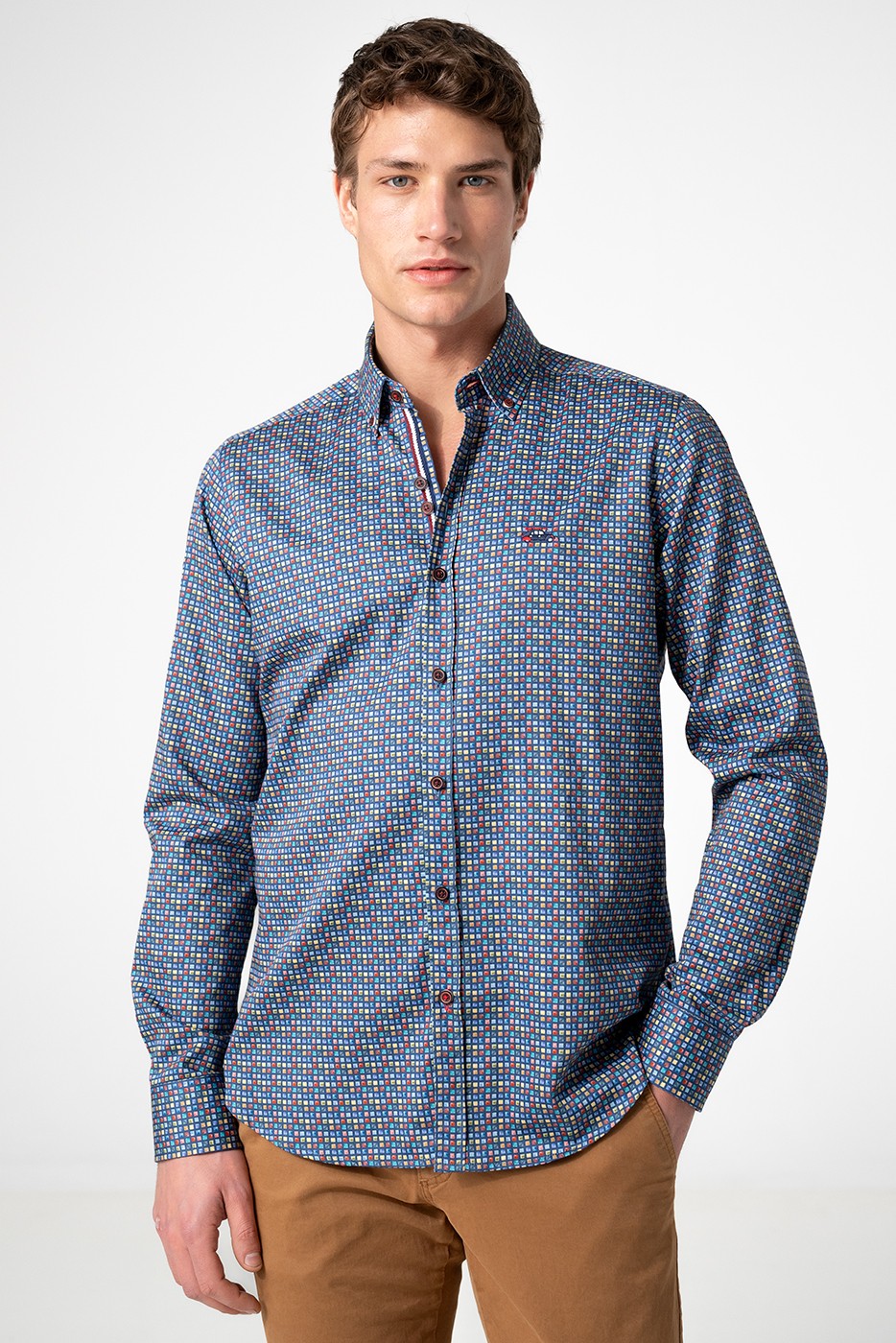 Camisa estampada cuadraditos colores fondo marino
