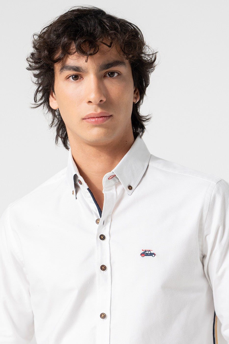 Camisa blanca hombre con cintas laterales slim fit