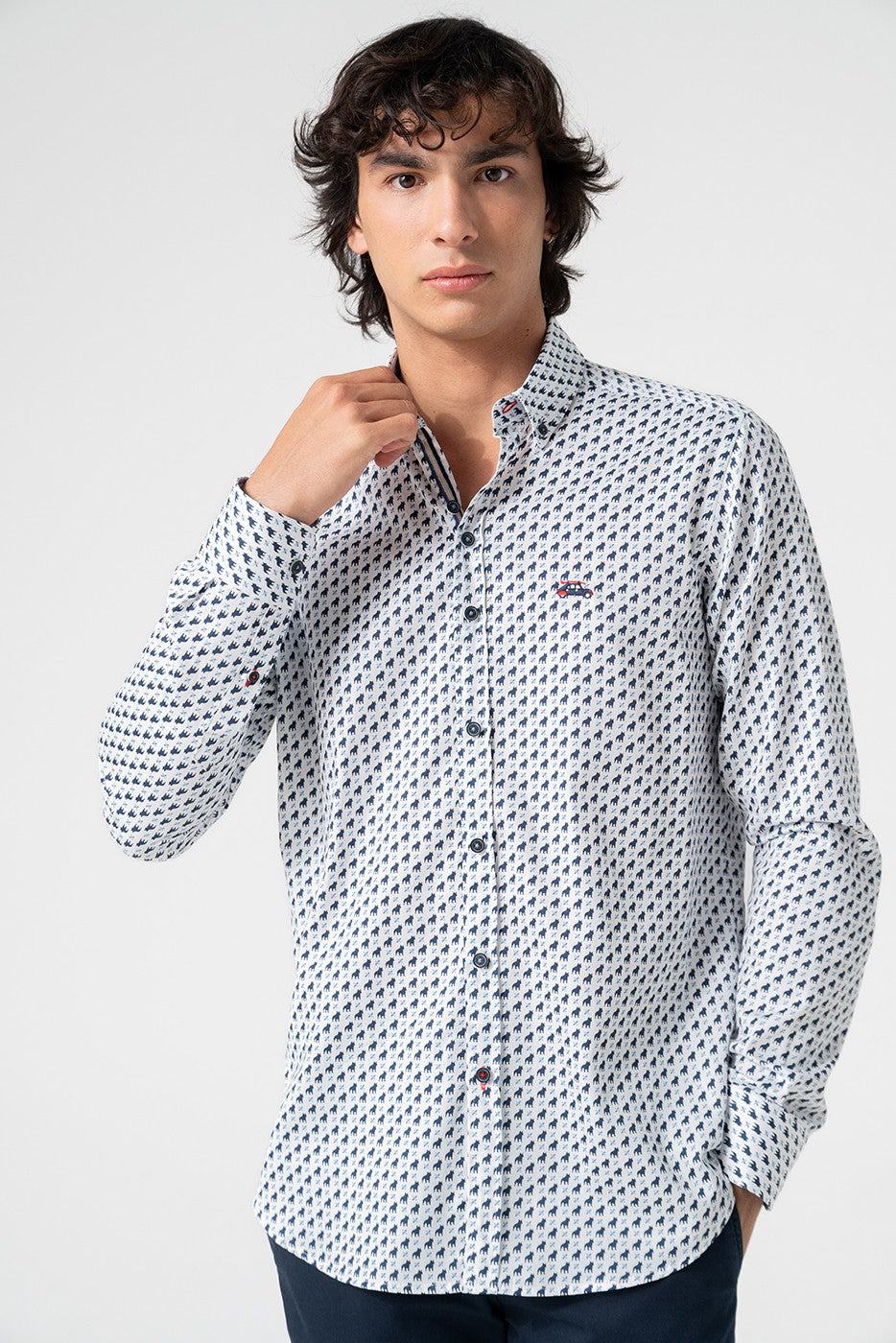 Camisa estampado bulldogs y cruces azules