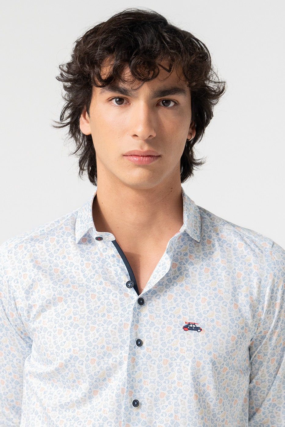 Camisa hombre estampado calaveras celeste