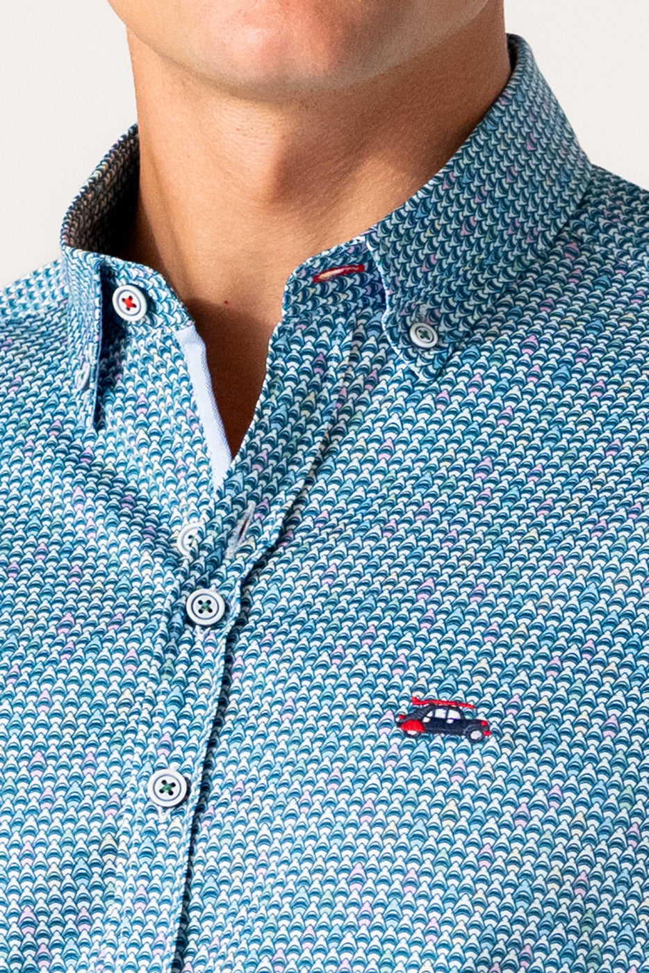 Camisa slim fit estampado tiburones pequeños