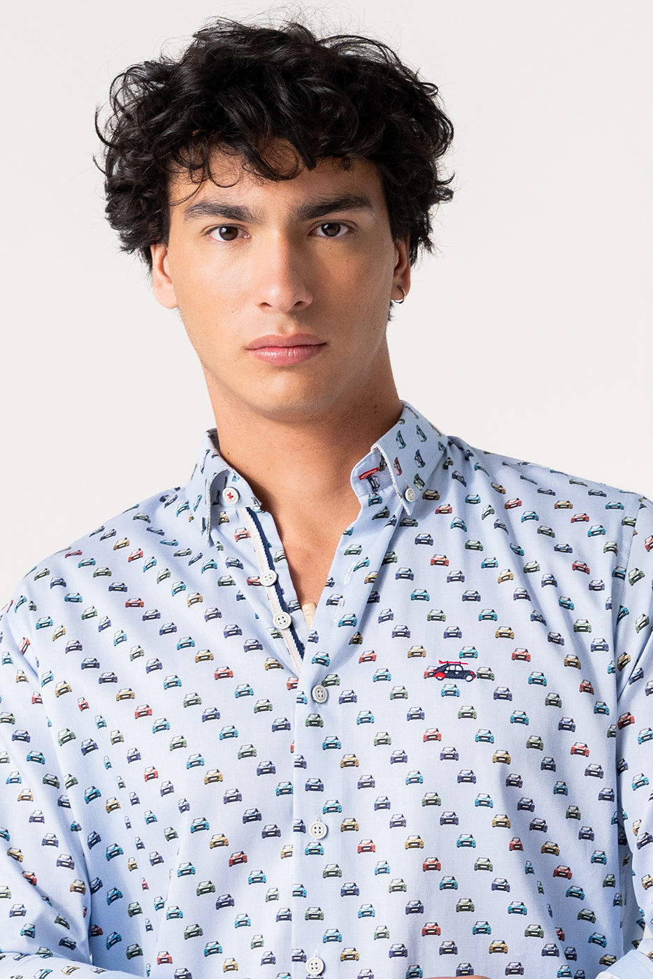 Camisa slim fit hombre estampado coches