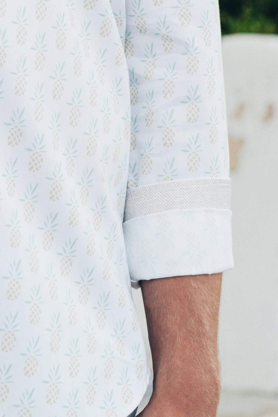 Camisa slim fit hombre estampado piñas