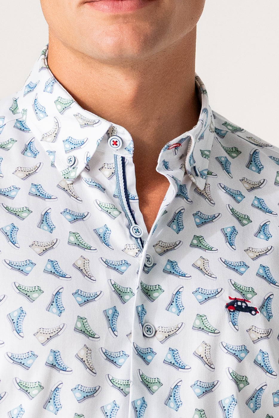 Camisa estampado zapatillas colores hombre