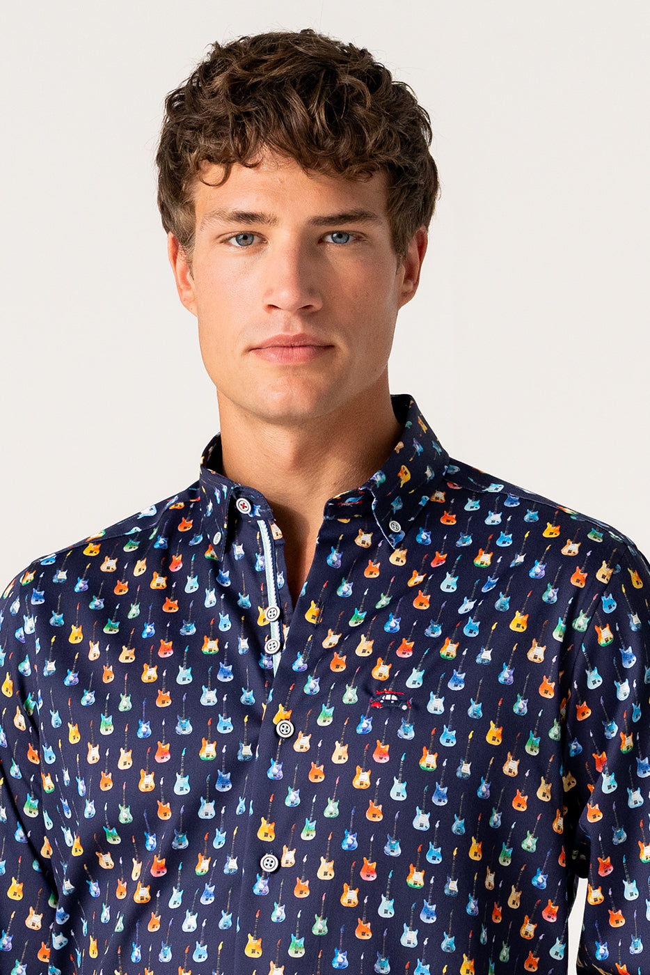 Camisa estampado guitarras multicolor slim fit hombre