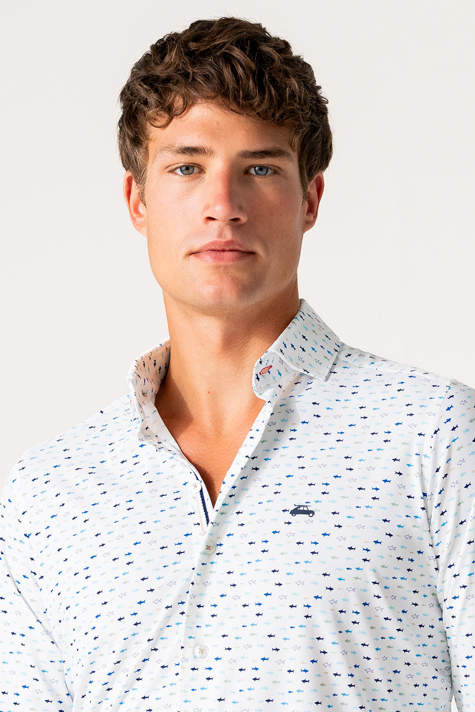 Camisa hombre tejido técnico estampado tiburones