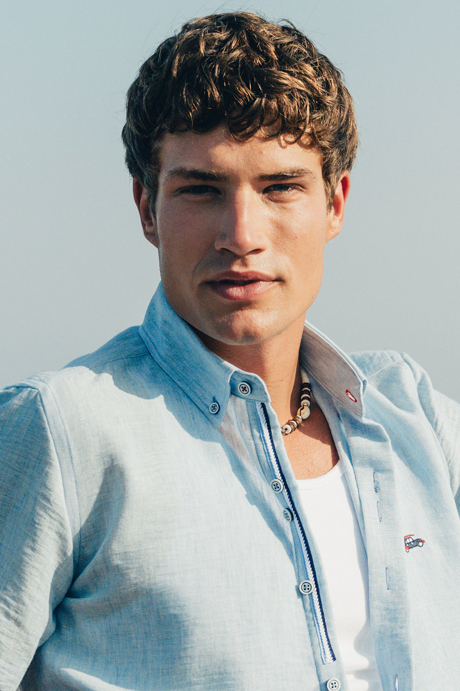 Camisa manga corta lina en tono celeste