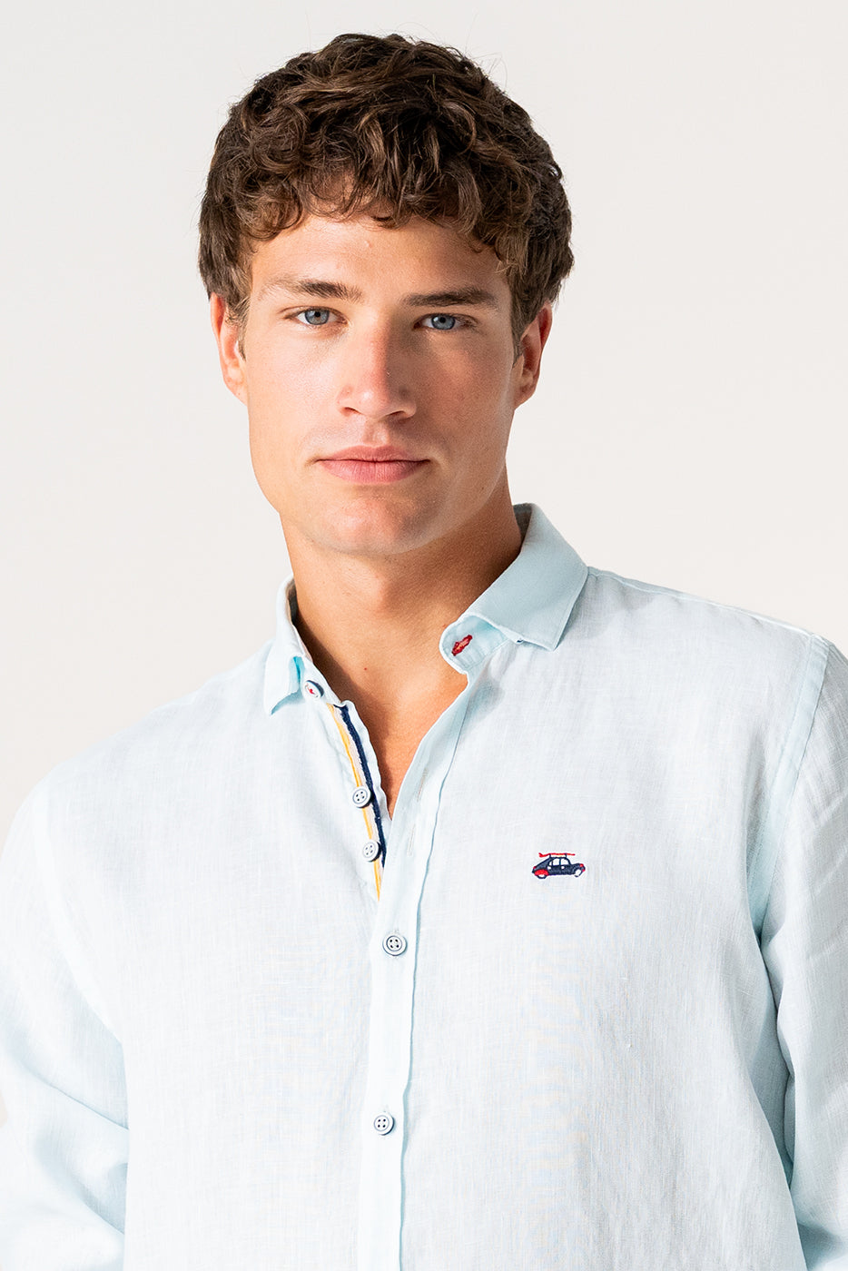 Camisa hombre lino en color turquesa claro
