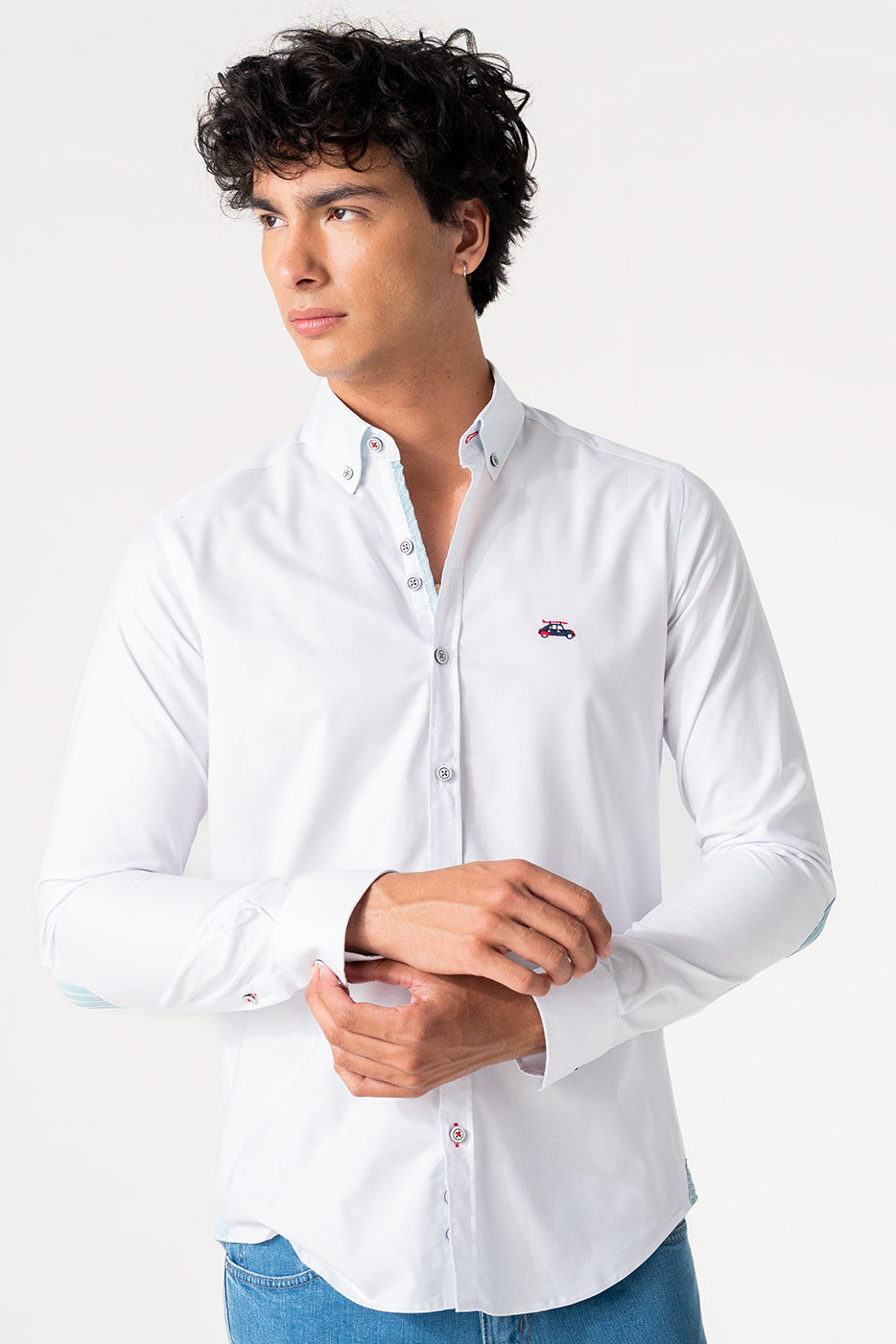 Camisa slim fit hombre blanca con codera especial