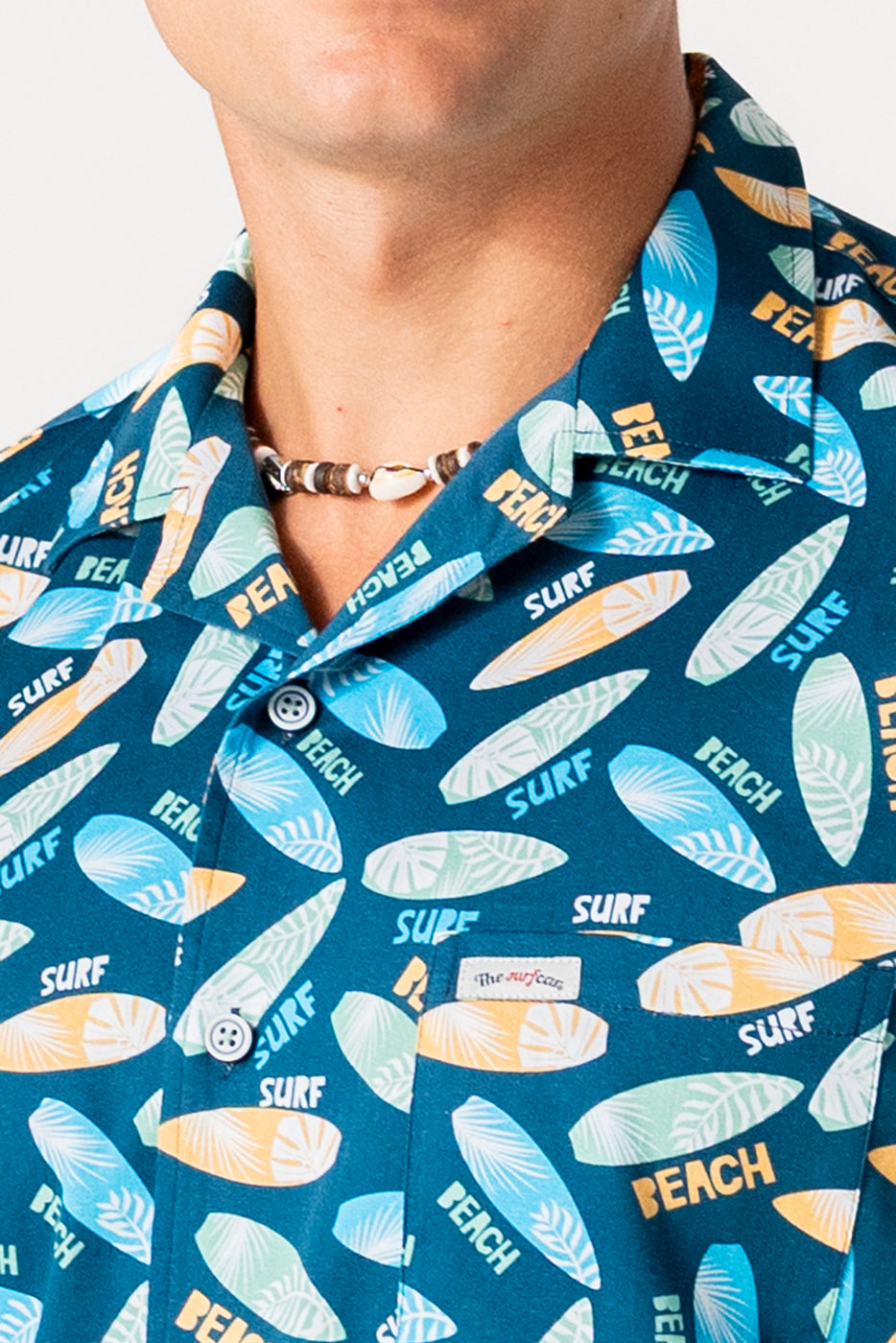 Camisa bowling estampado tablas de surf fondo marino