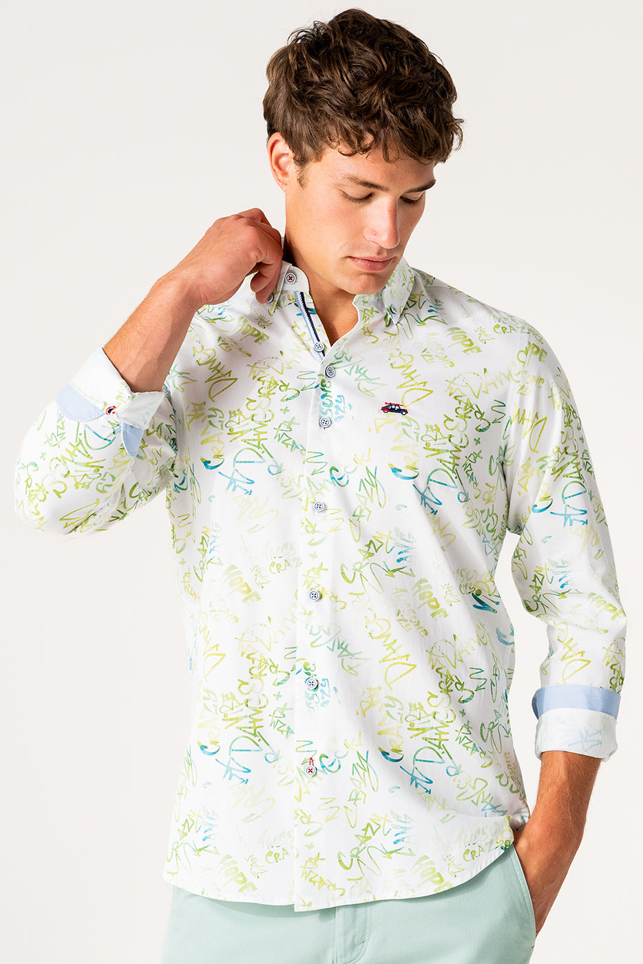 Camisa slim fit hombre estampado grafiti verde