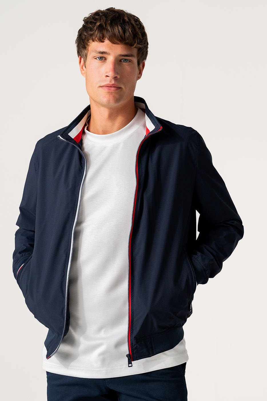 Chaqueta hombre estilo bomber en color marino