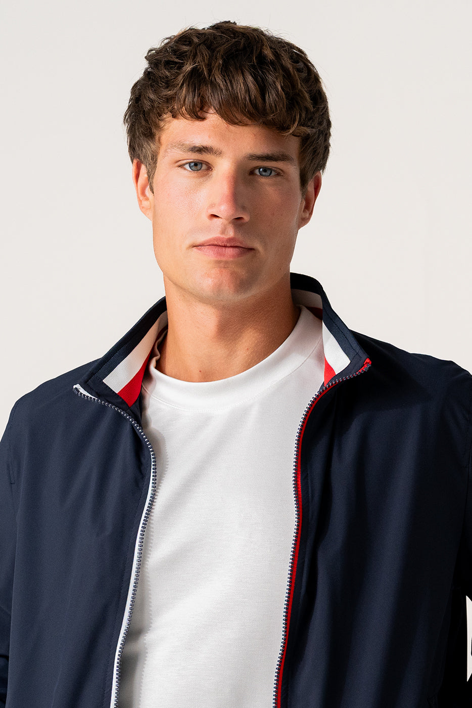 Chaqueta hombre estilo bomber en color marino