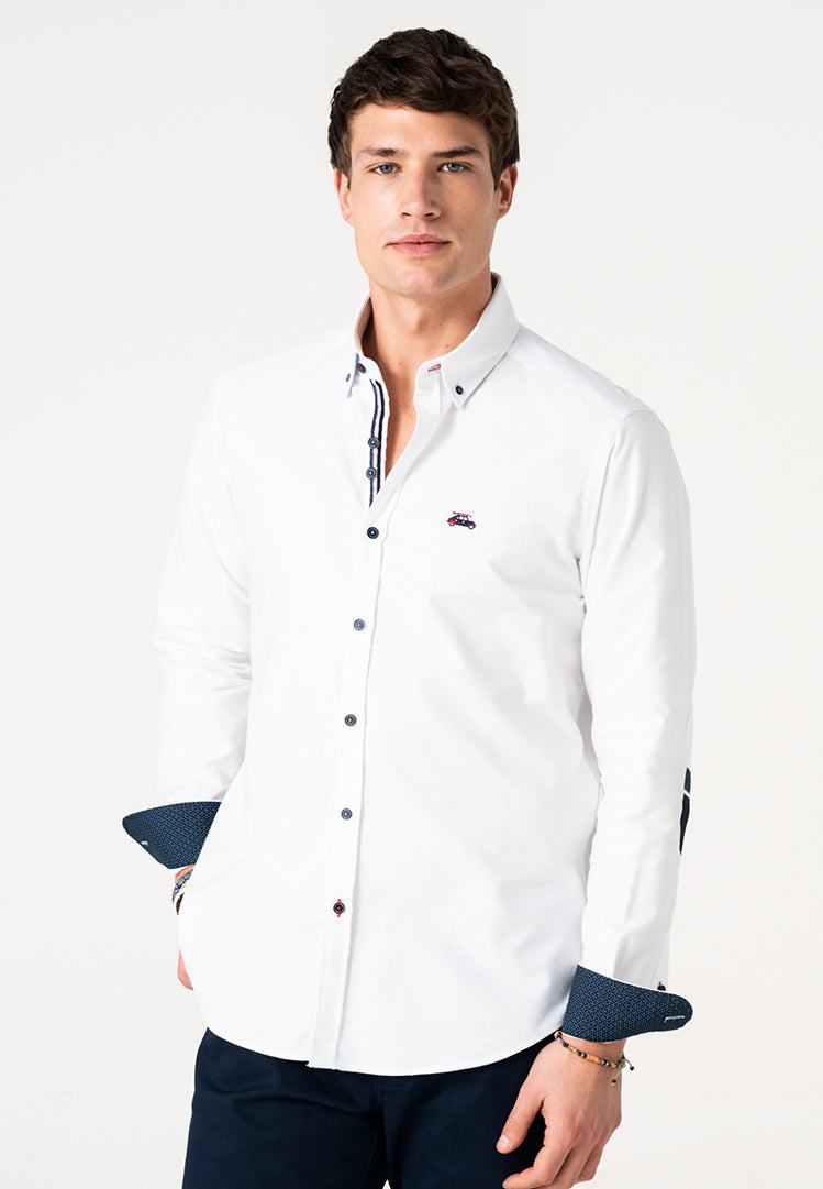 Camisa blanca lisa hombre detalles contraste