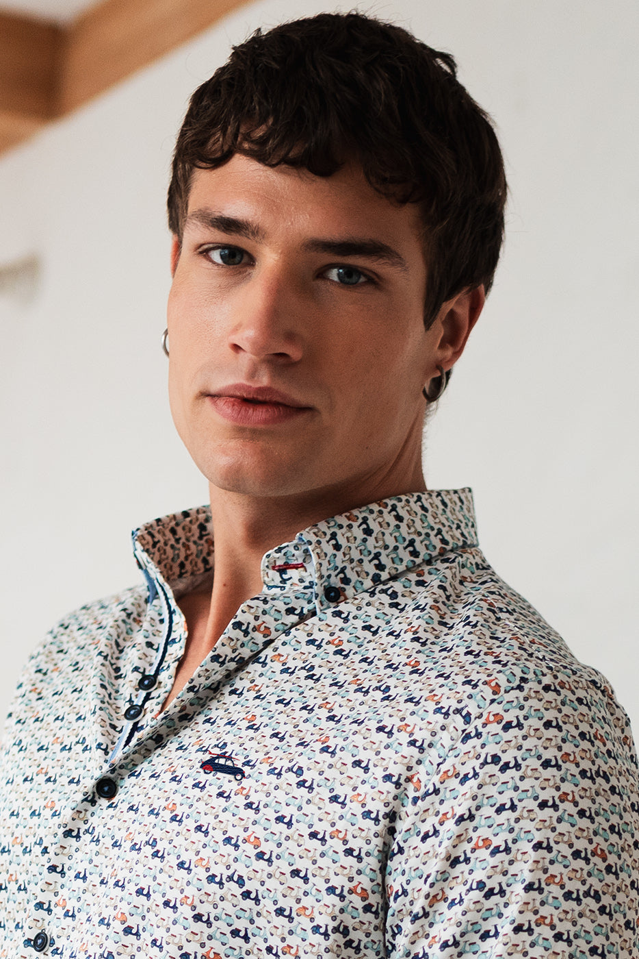 Camisa estampado scooters multicolor hombre