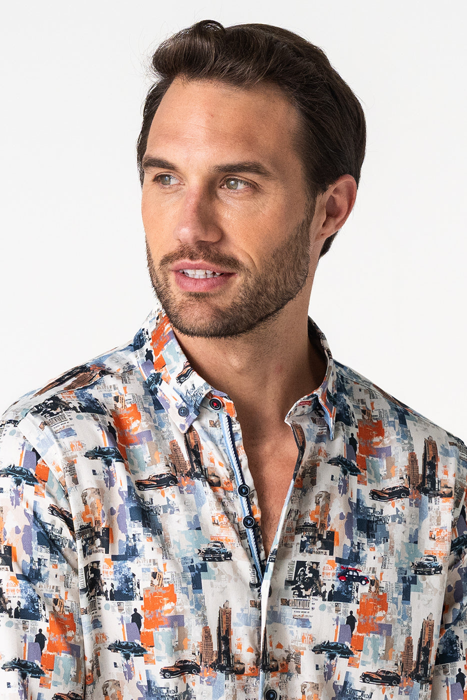 Camisa estampada estilo revista retro tonos naranja y azul
