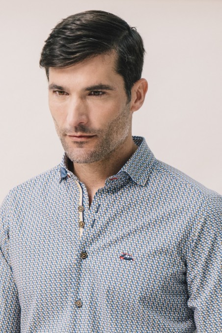 Camisa de hombre estampada regular fit fondo marino con círculos de colores