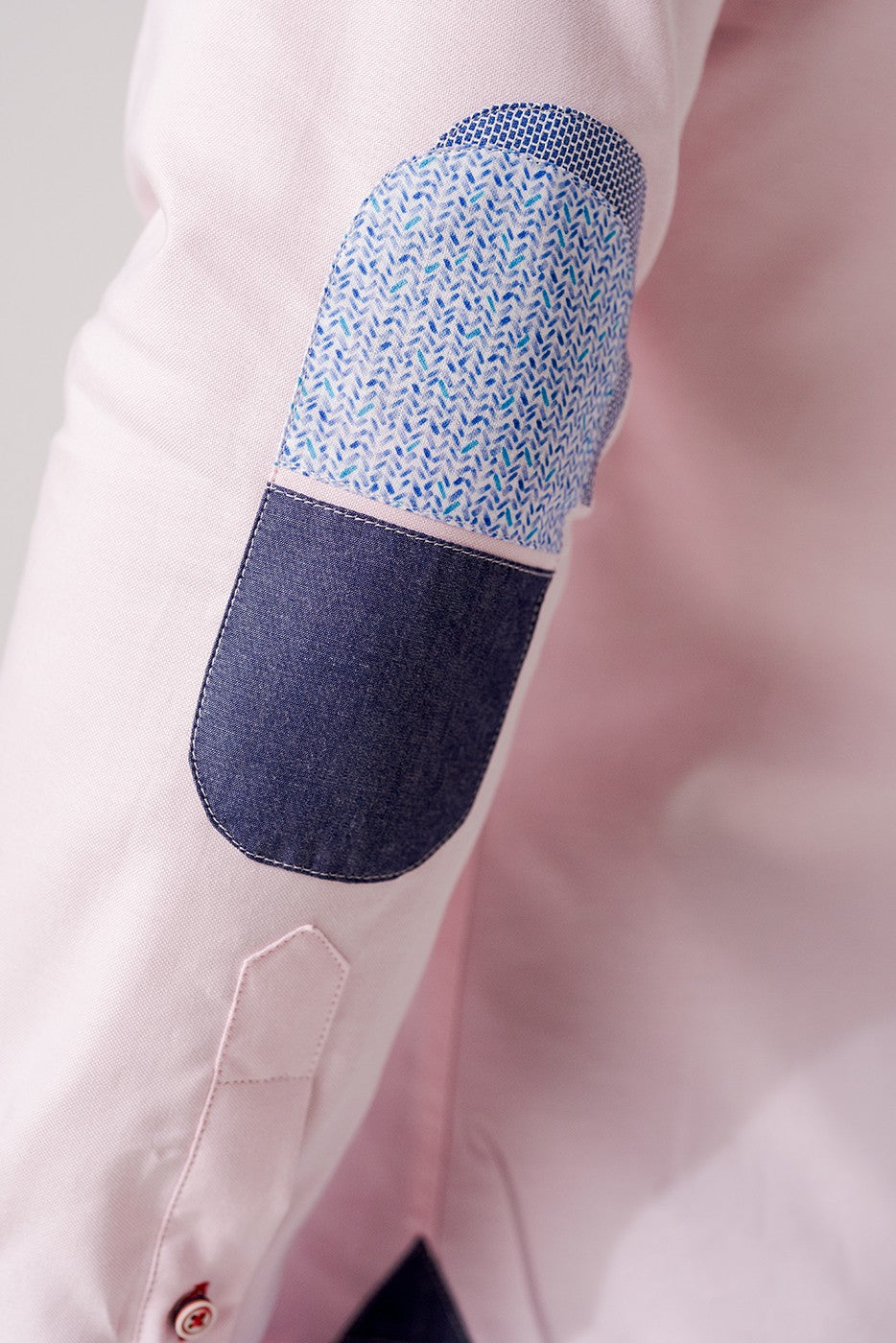 Camisa hombre regular fit oxford rosa con coderas