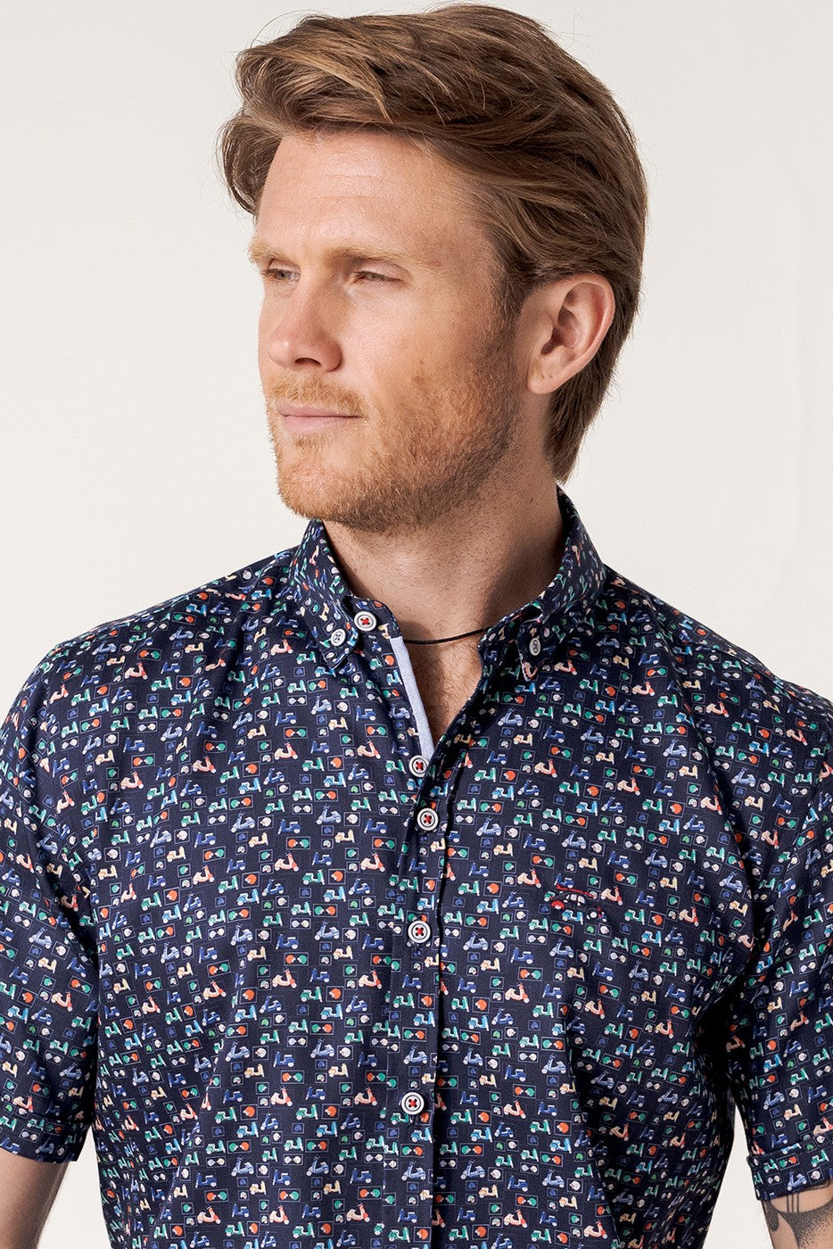 Camisa manga corta regular fit scooters y cascos azul marino