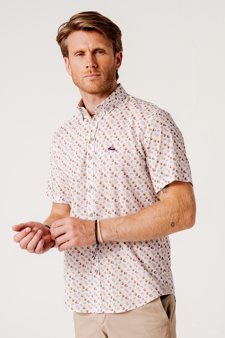 Camisa manga corta slim fit bebida coco