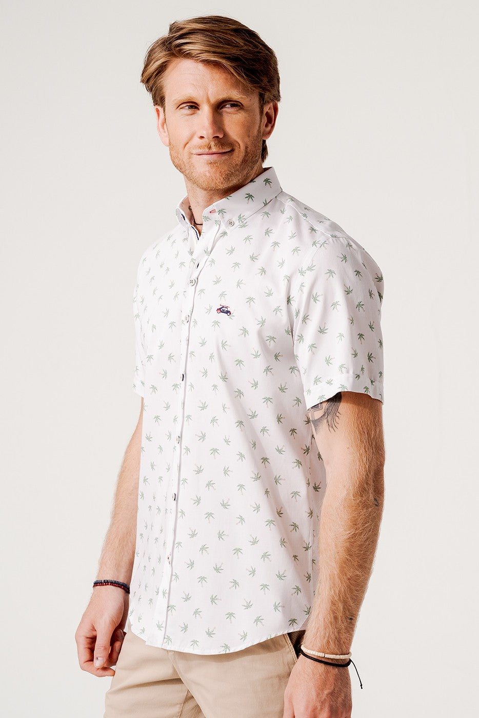 Camisa regular fit palmeras verdes