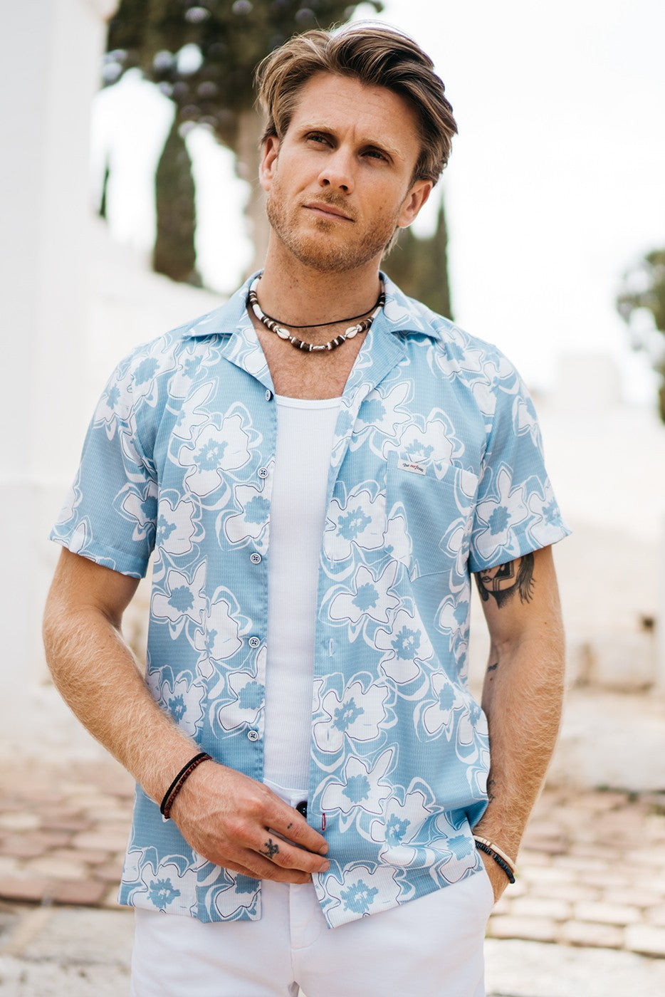 Bowling flores fondo azul celeste