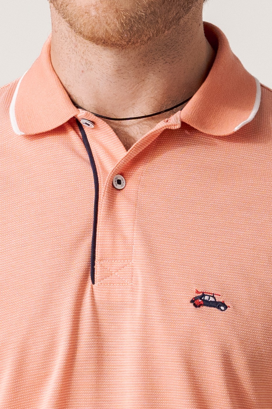 Polo coral manga corta con cuello botón