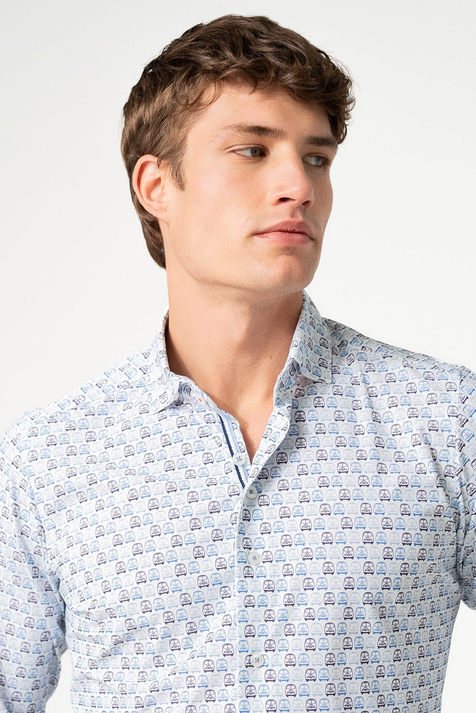 Camisa estampada furgonetas azules hombre