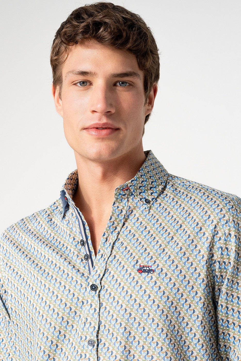 Camisa hombre slim fit estampado geométrico