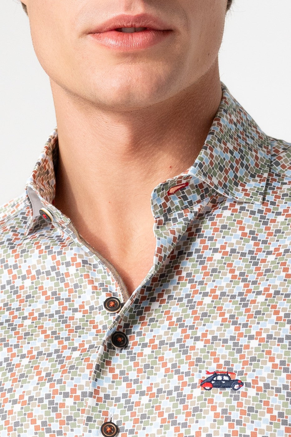 Camisa estampada hombre tonos tierra