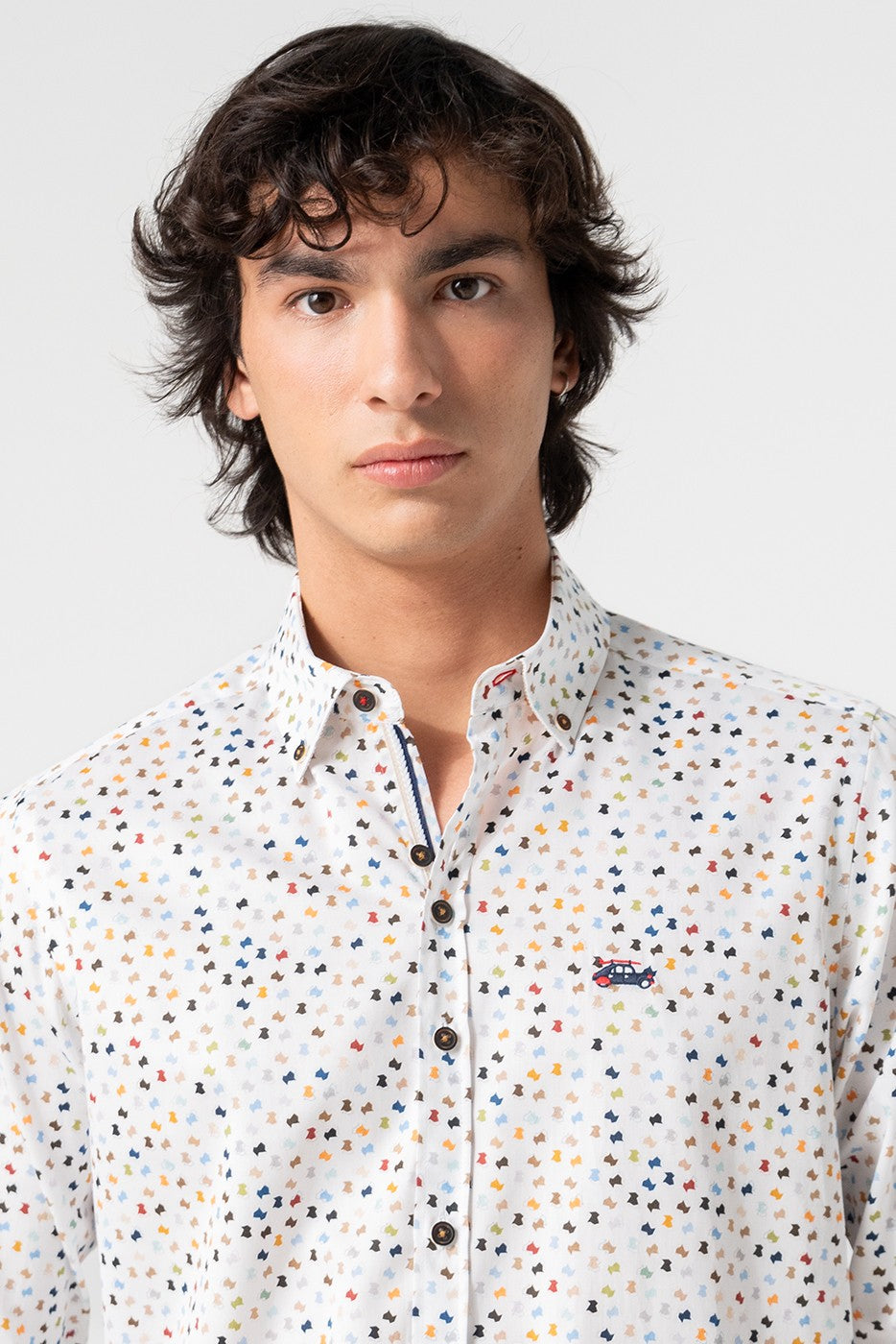 Camisa estampada hombre multicolor fondo blanco