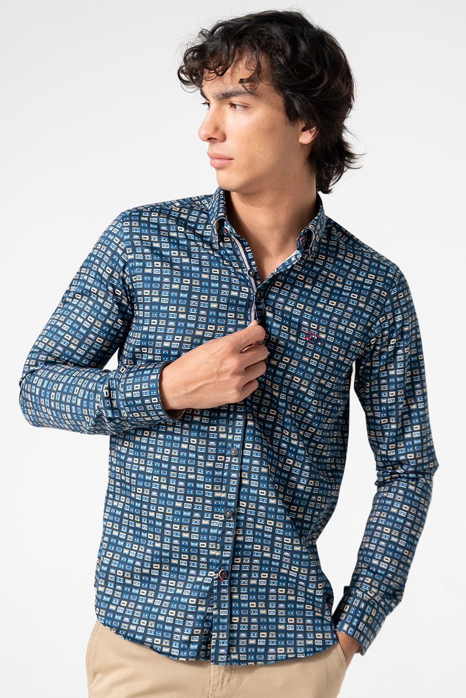 Camisa estampada casetes multicolor fondo marino