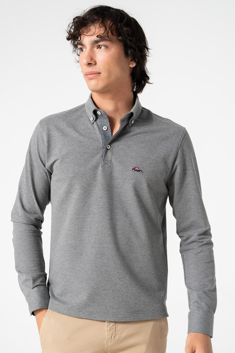 Polo hombre gris manga larga cuello camisero de punto