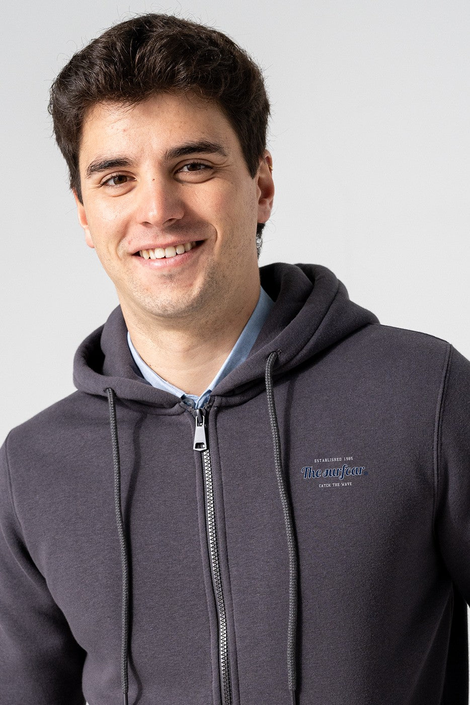 Sudadera de cremallera con capucha gris