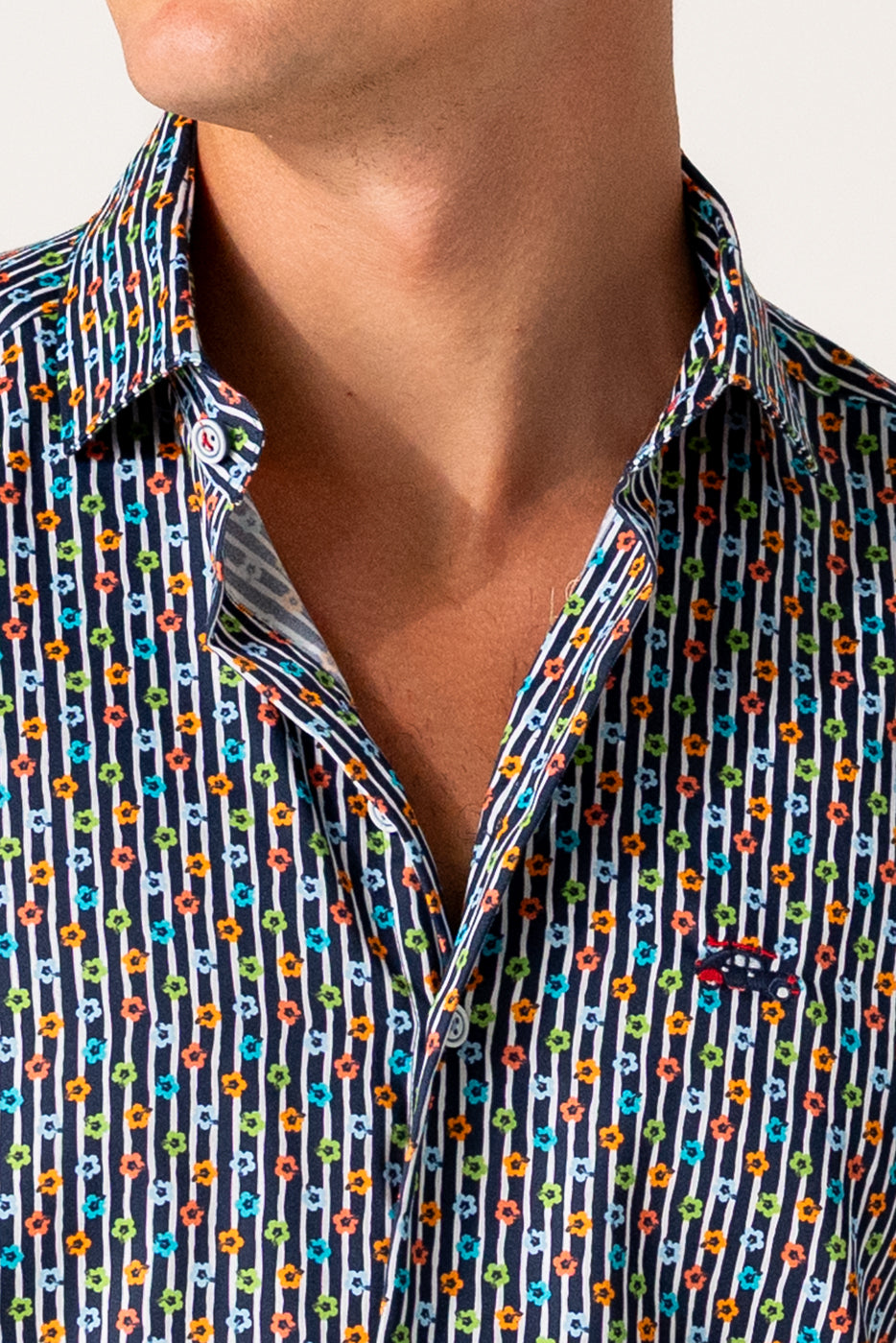 Camisa hombre estampado hibiscos fondo rayas marino