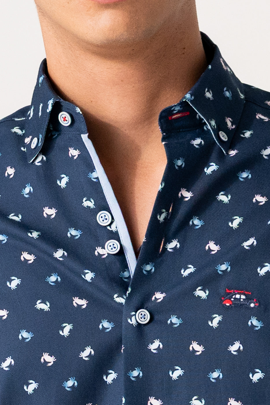 Camisa estampado cangrejos fondo marino slim fit 