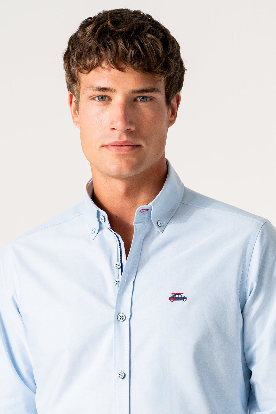 Camisa slim fit hombre color celeste