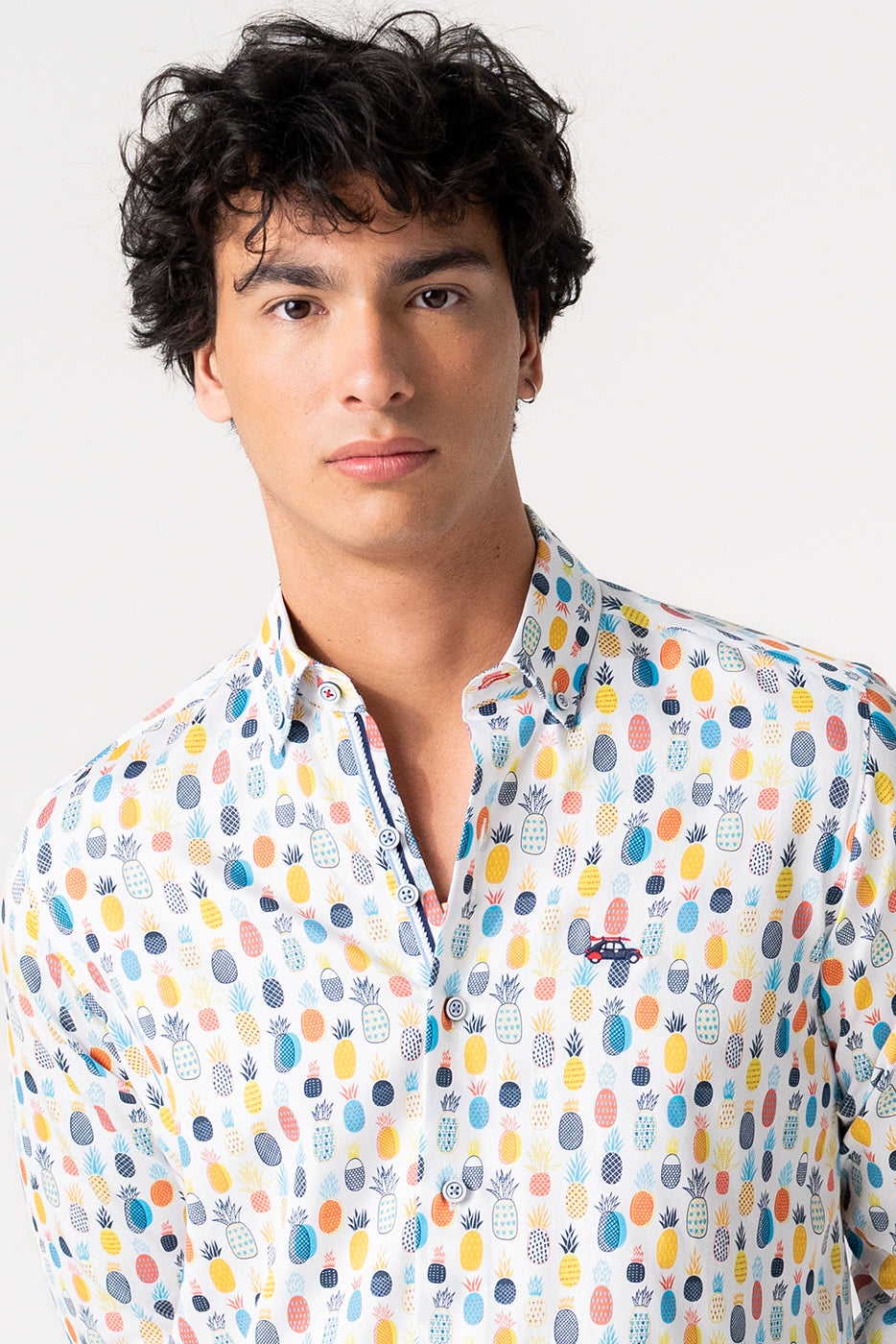 Camisa estampado piñas colores hombre slim fit