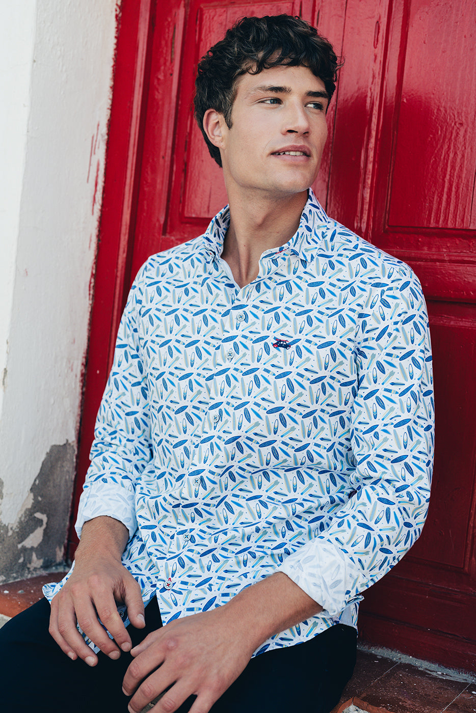 Camisa hombre slim fit estampado tablas surf azules
