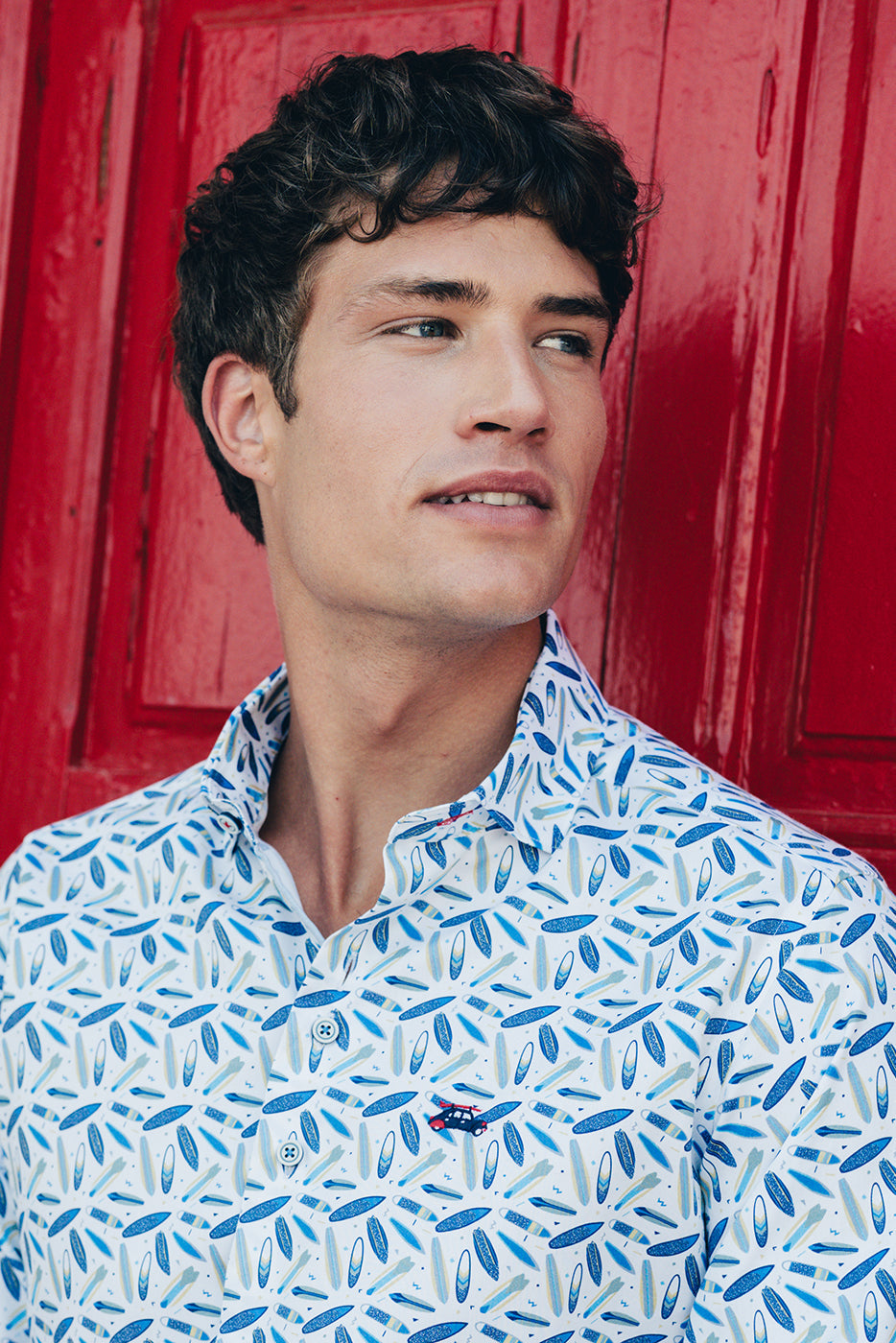 Camisa hombre slim fit estampado tablas surf azules