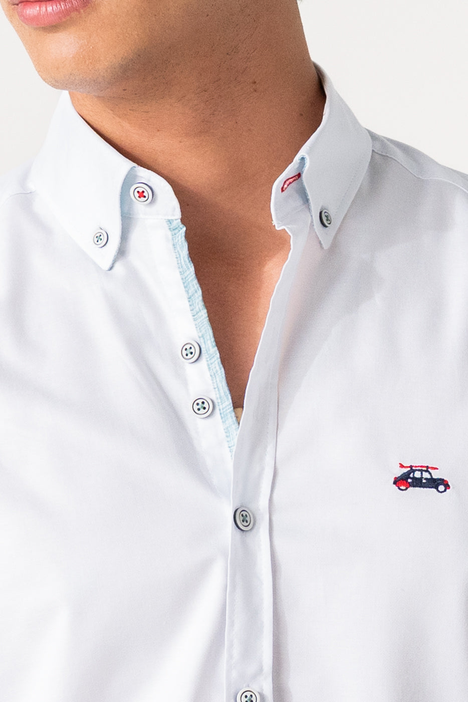 Camisa slim fit hombre blanca con codera especial 